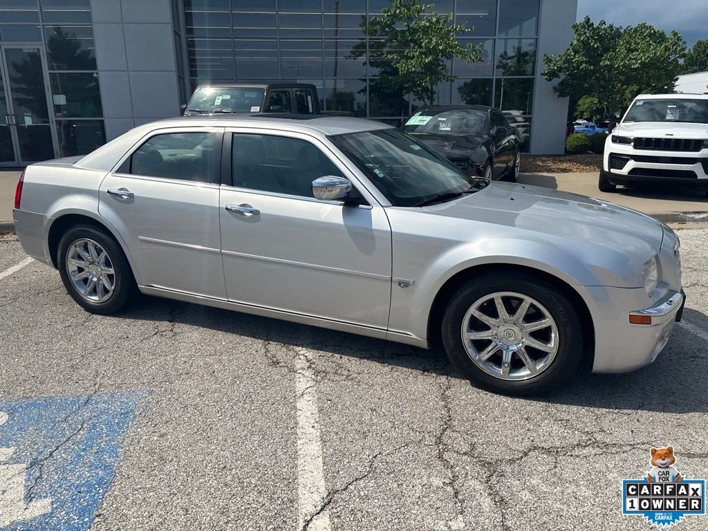 2005 Chrysler 300C Base