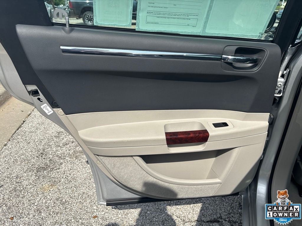 2005 Chrysler 300C Base