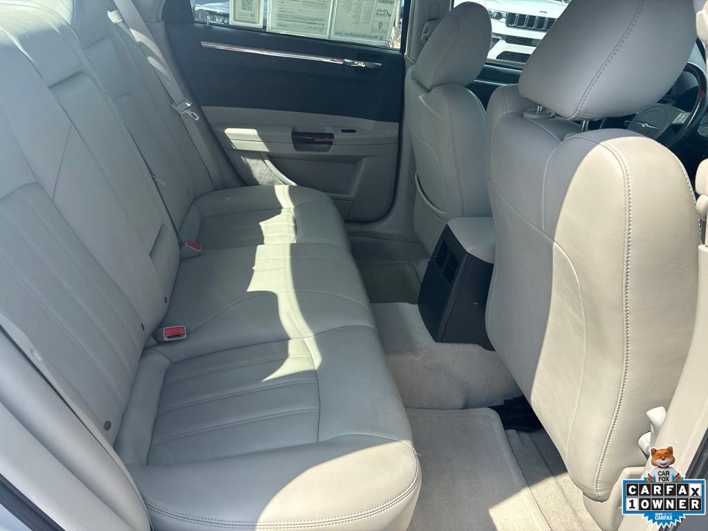 2005 Chrysler 300C Base
