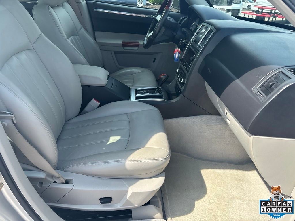 2005 Chrysler 300C Base