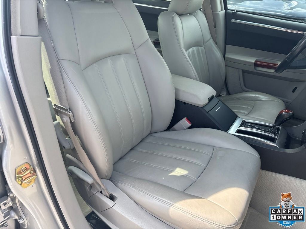 2005 Chrysler 300C Base