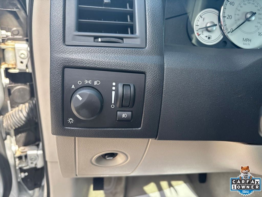 2005 Chrysler 300C Base