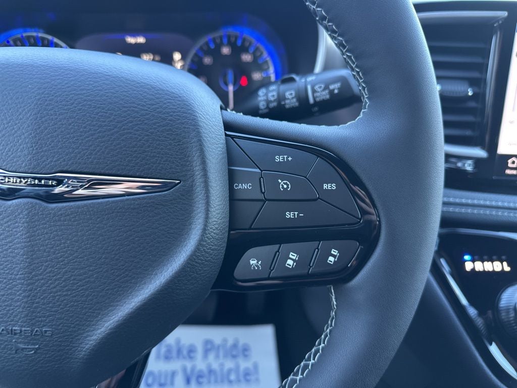 2026 Chrysler Pacifica Select