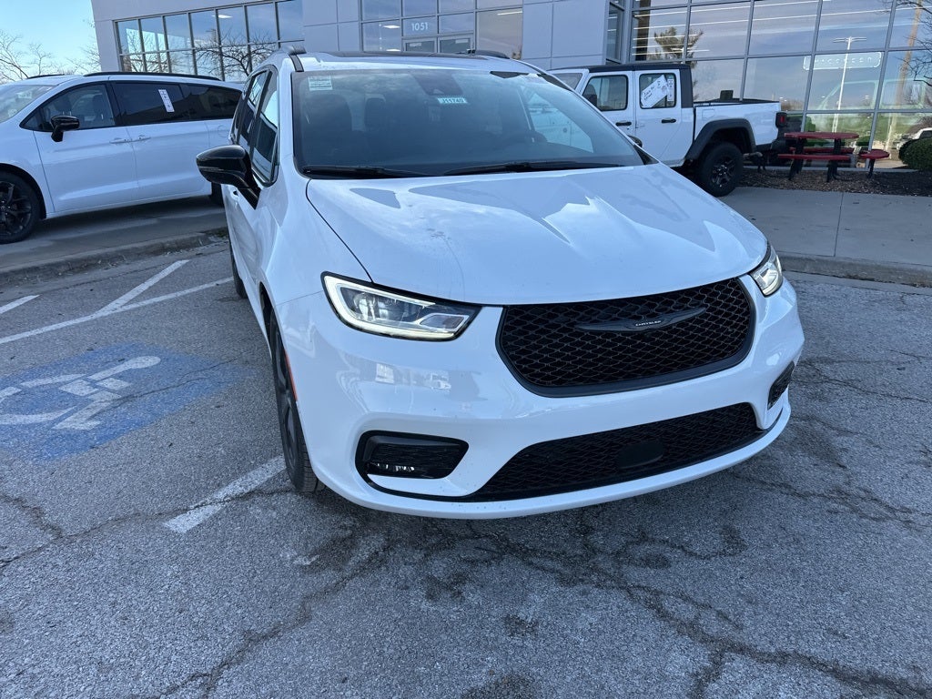 2026 Chrysler Pacifica Select