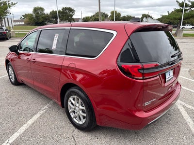 2027 Chrysler Pacifica Select