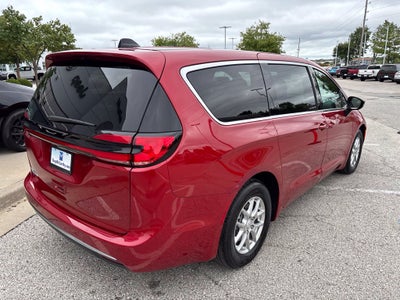 2027 Chrysler Pacifica Select