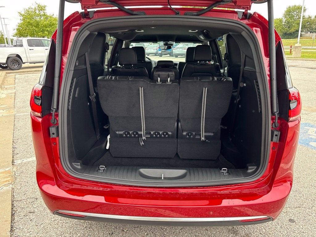 2027 Chrysler Pacifica Select