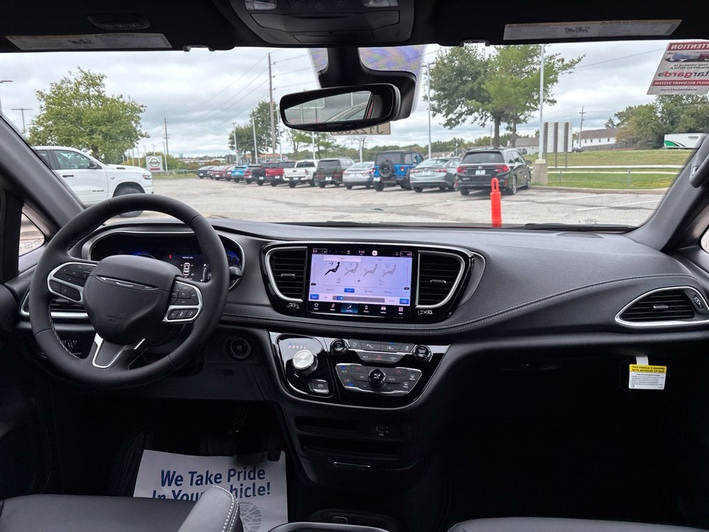 2027 Chrysler Pacifica Select