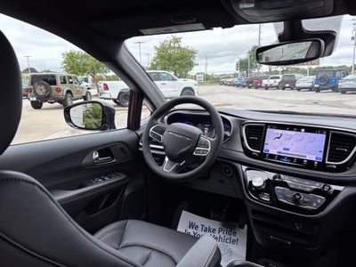 2027 Chrysler Pacifica Select