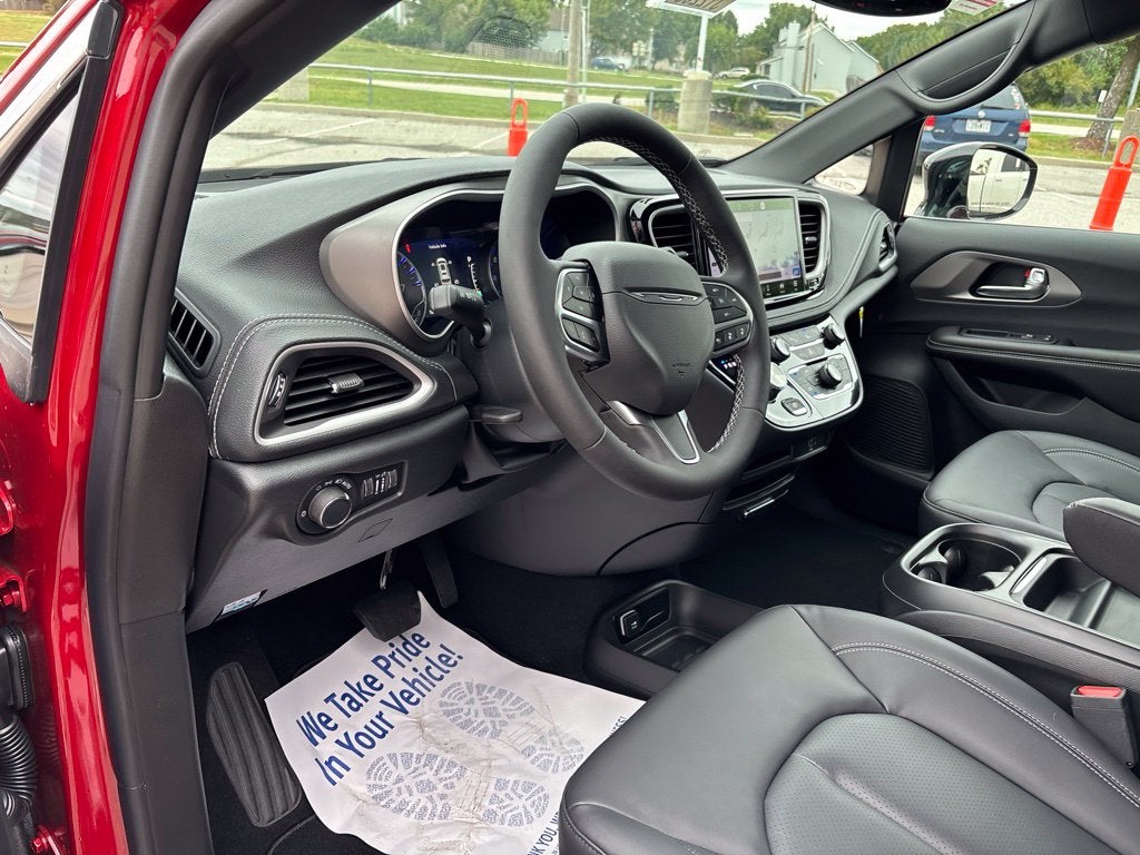2027 Chrysler Pacifica Select