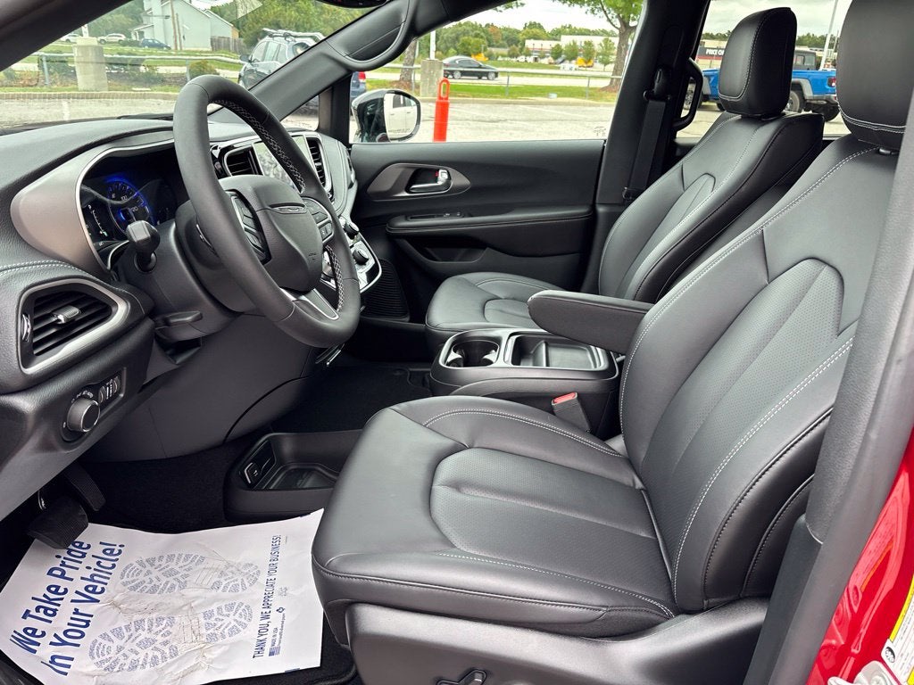 2027 Chrysler Pacifica Select