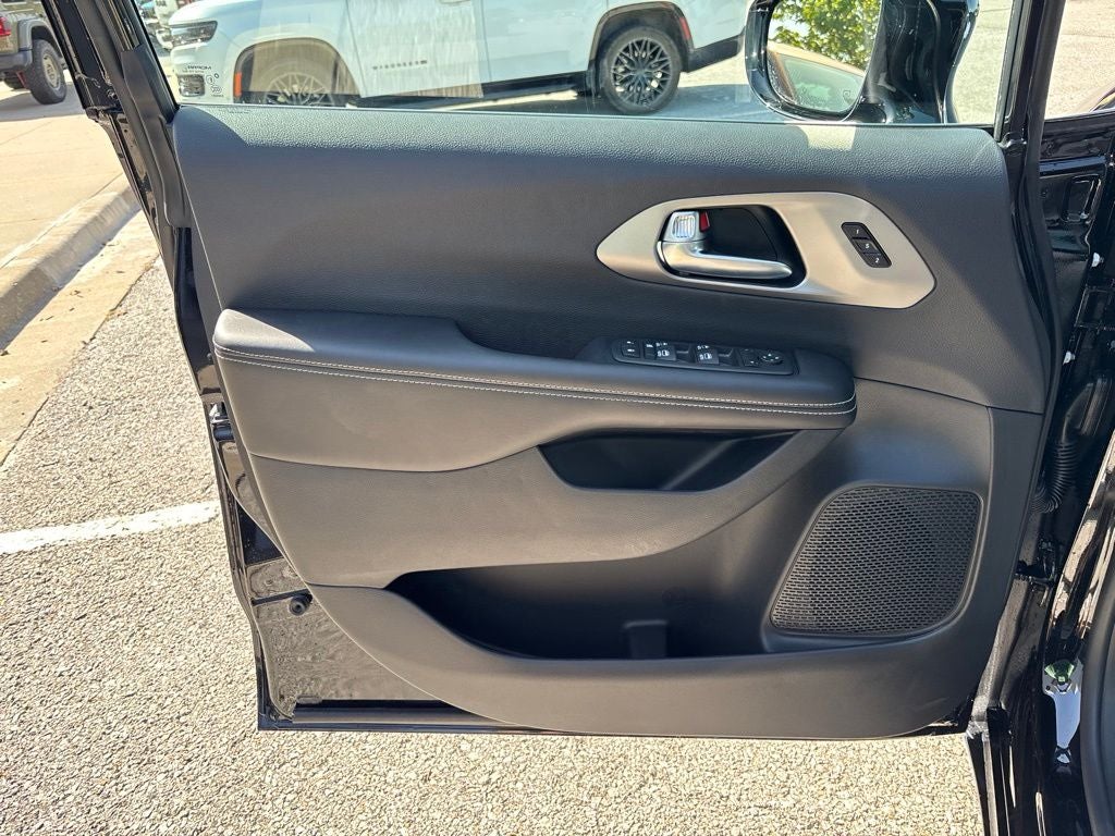 2027 Chrysler Pacifica PACIFICA SELECT