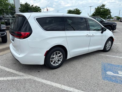 2027 Chrysler Pacifica Select