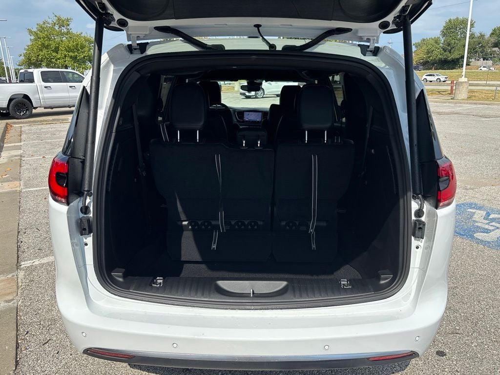 2027 Chrysler Pacifica PACIFICA SELECT