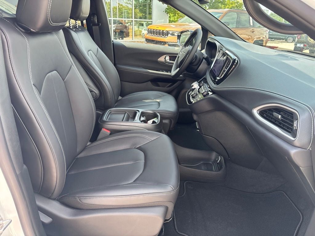 2027 Chrysler Pacifica PACIFICA SELECT