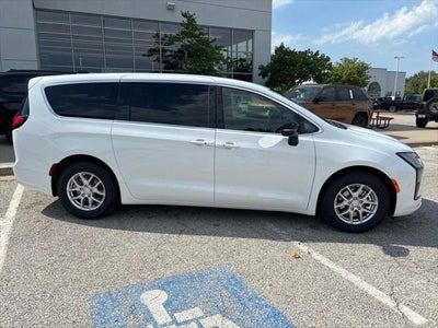 2027 Chrysler Pacifica PACIFICA SELECT