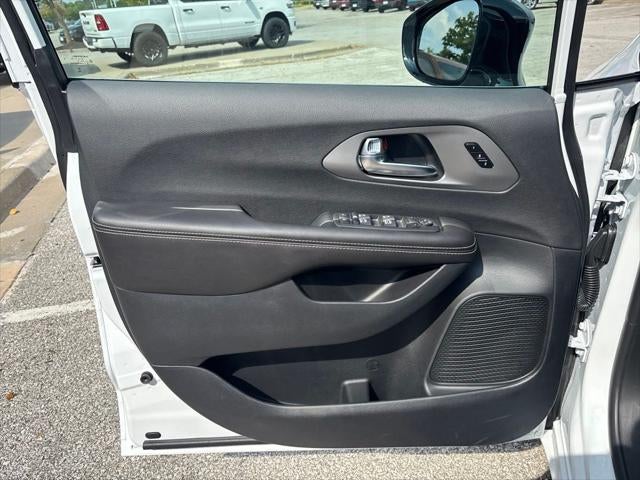 2027 Chrysler Pacifica PACIFICA SELECT