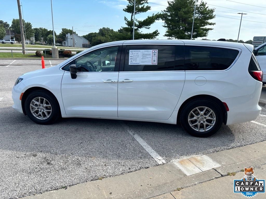 2024 Chrysler Voyager LX
