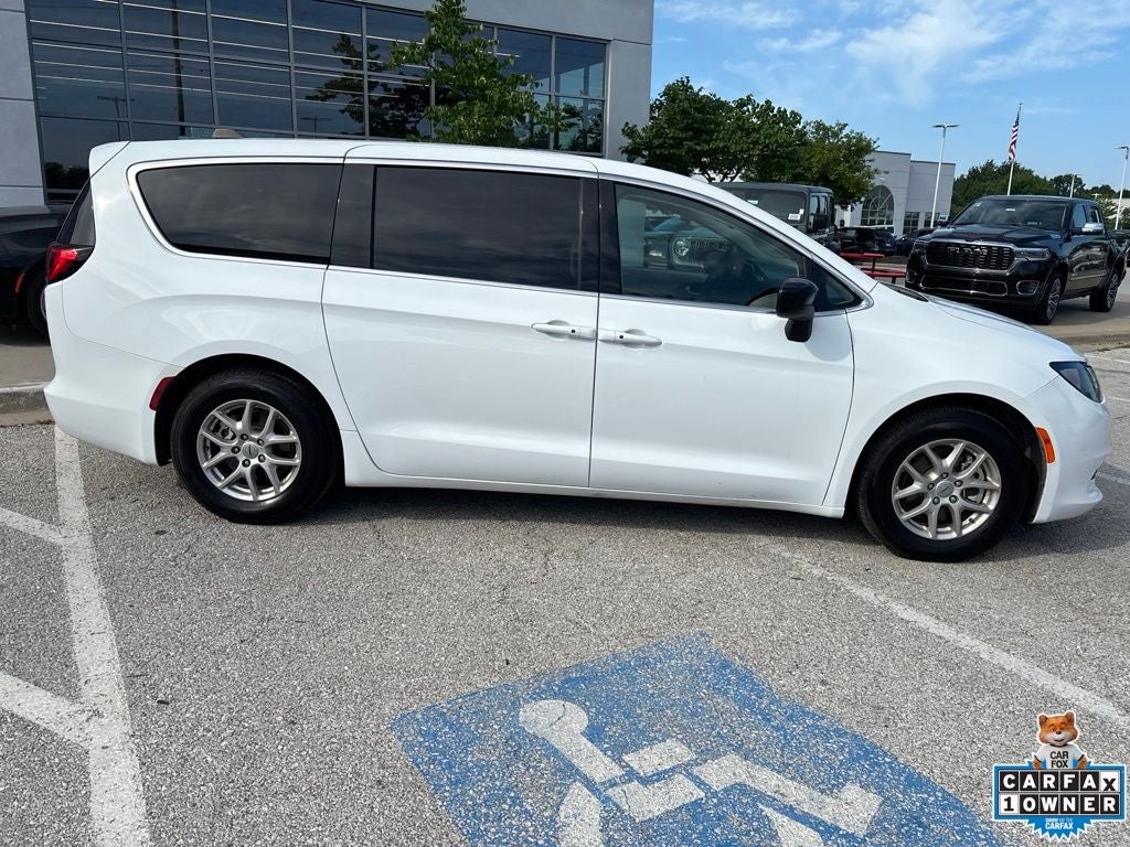 2024 Chrysler Voyager LX