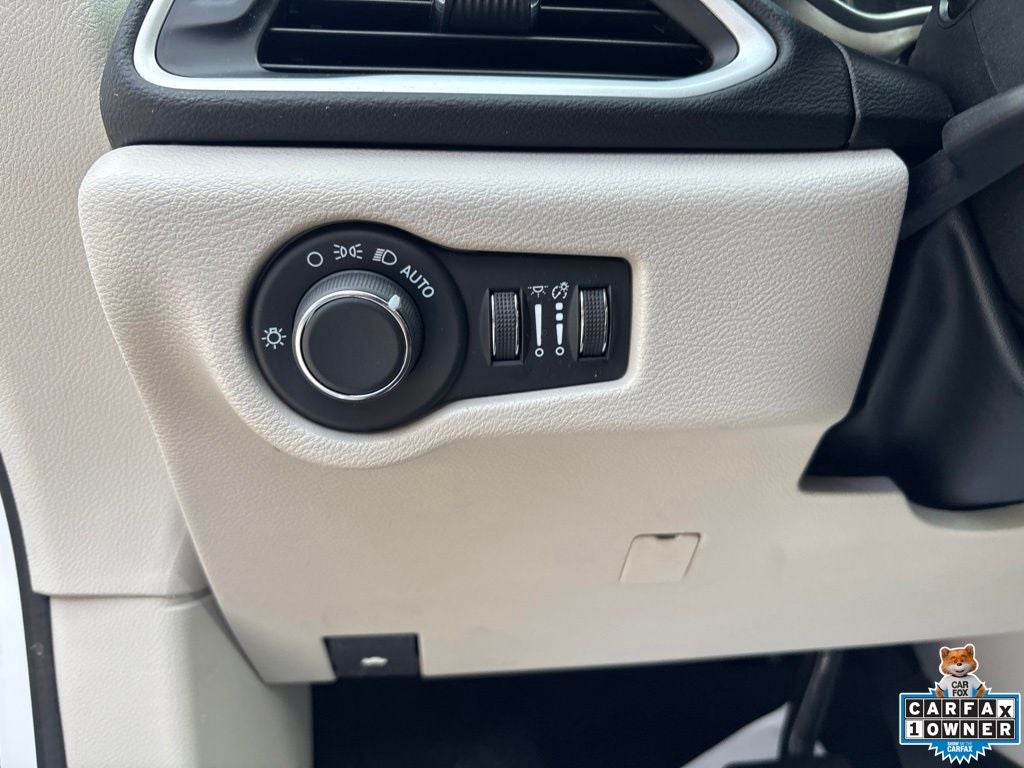 2024 Chrysler Voyager LX