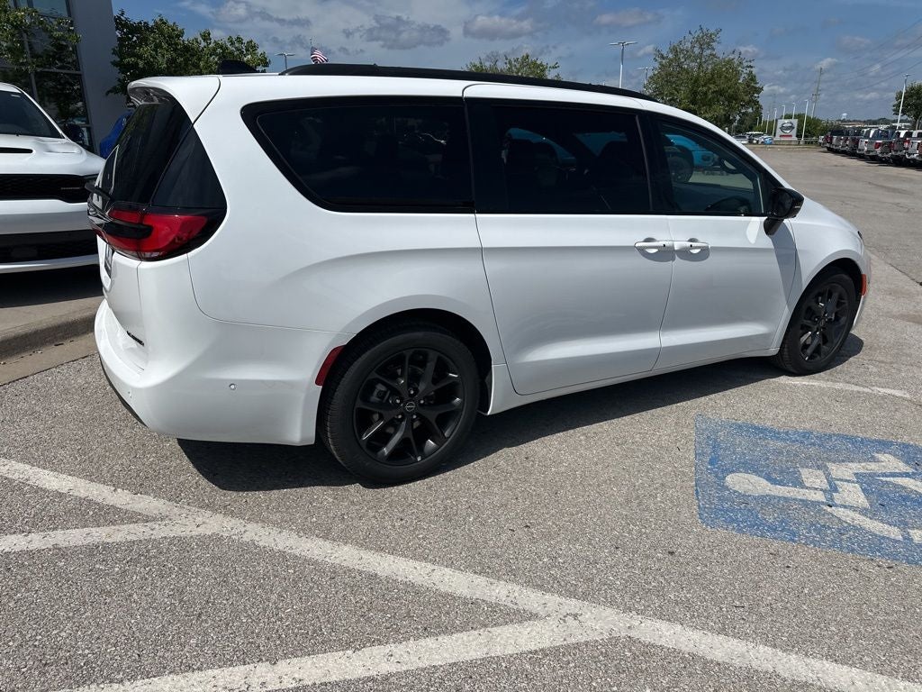 2025 Chrysler Pacifica Limited