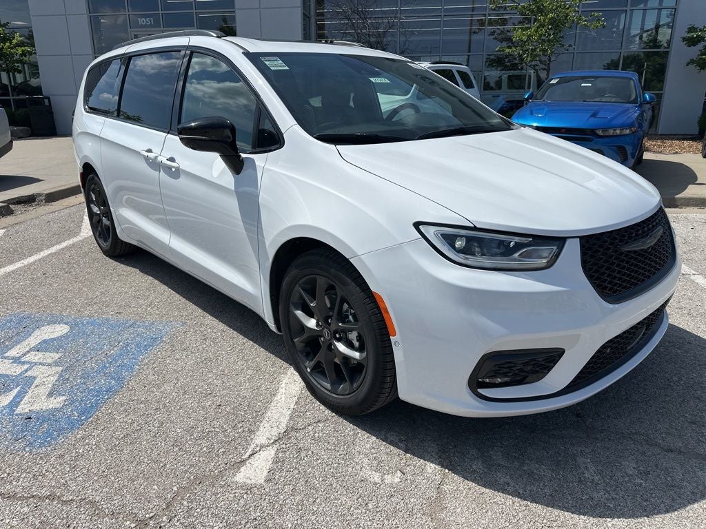 2025 Chrysler Pacifica