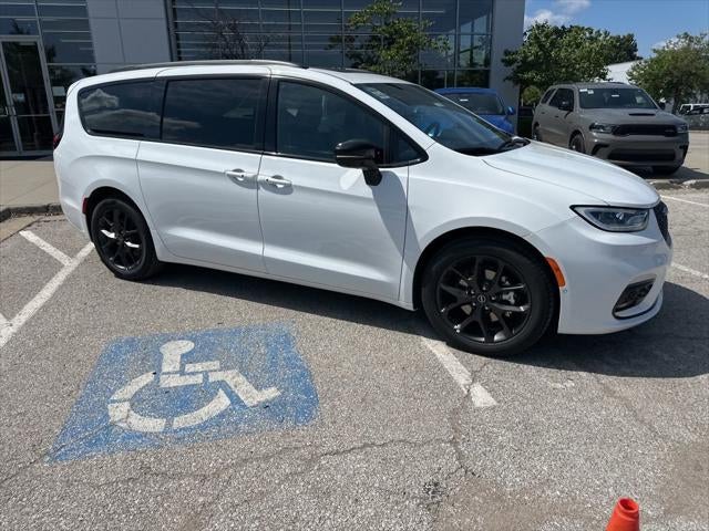 2025 Chrysler Pacifica PACIFICA LIMITED