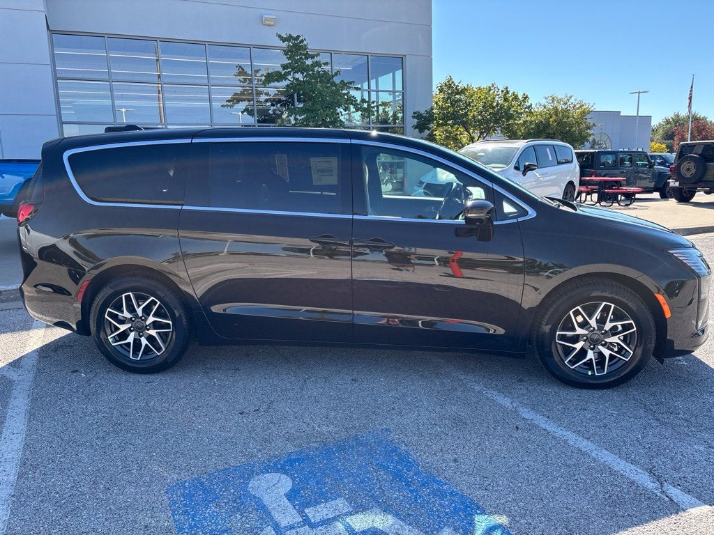 2027 Chrysler Pacifica PACIFICA LIMITED
