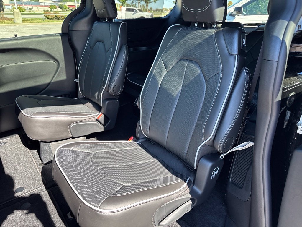 2027 Chrysler Pacifica PACIFICA LIMITED