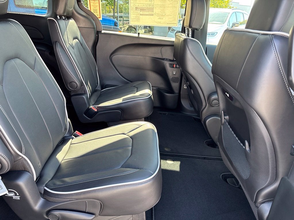 2027 Chrysler Pacifica PACIFICA LIMITED