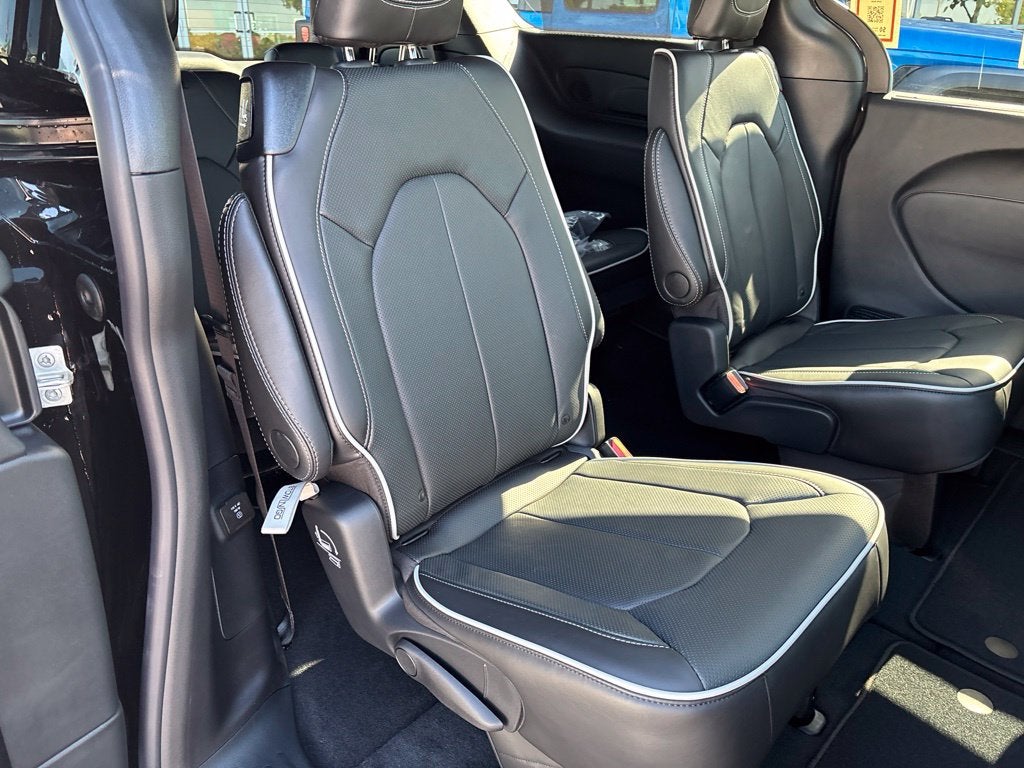 2027 Chrysler Pacifica PACIFICA LIMITED