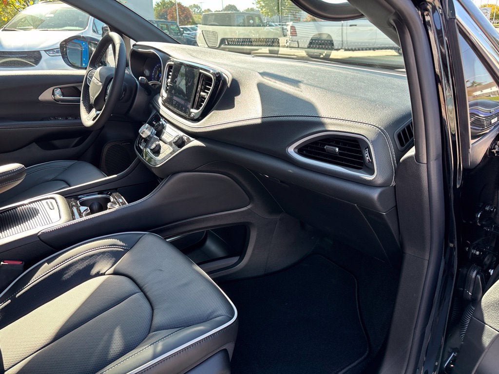 2027 Chrysler Pacifica PACIFICA LIMITED