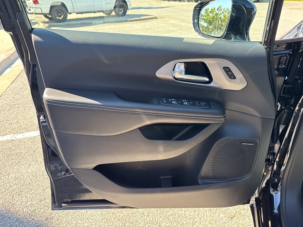 2027 Chrysler Pacifica PACIFICA LIMITED