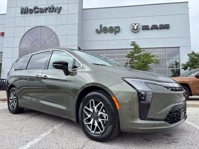 2027 Chrysler Pacifica Limited