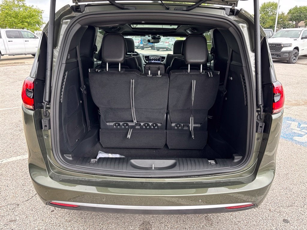 2027 Chrysler Pacifica Limited