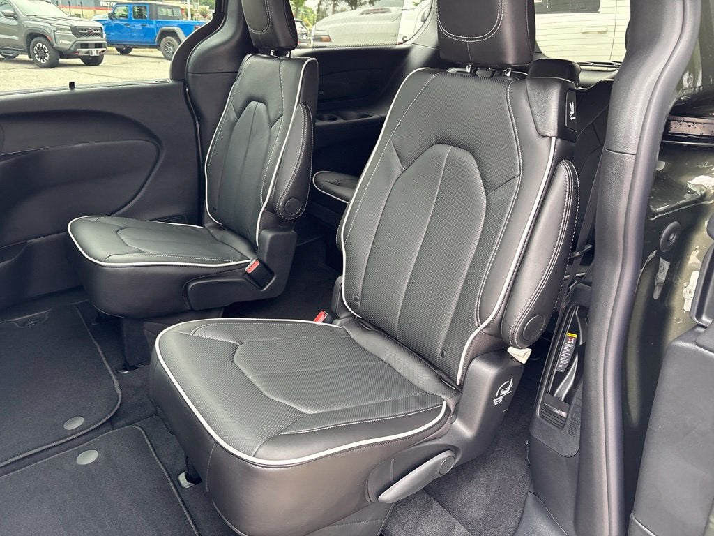 2027 Chrysler Pacifica Limited