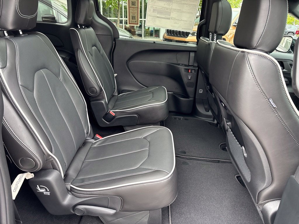 2027 Chrysler Pacifica Limited