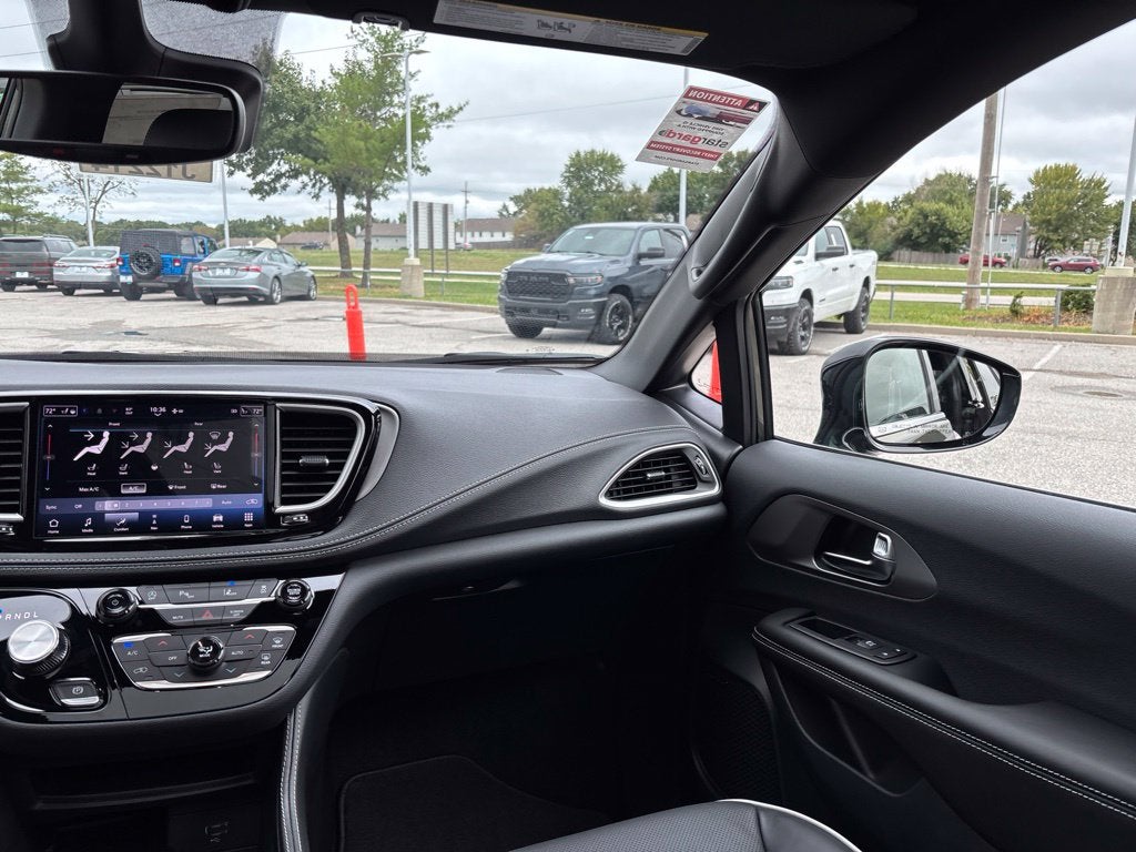2027 Chrysler Pacifica Limited