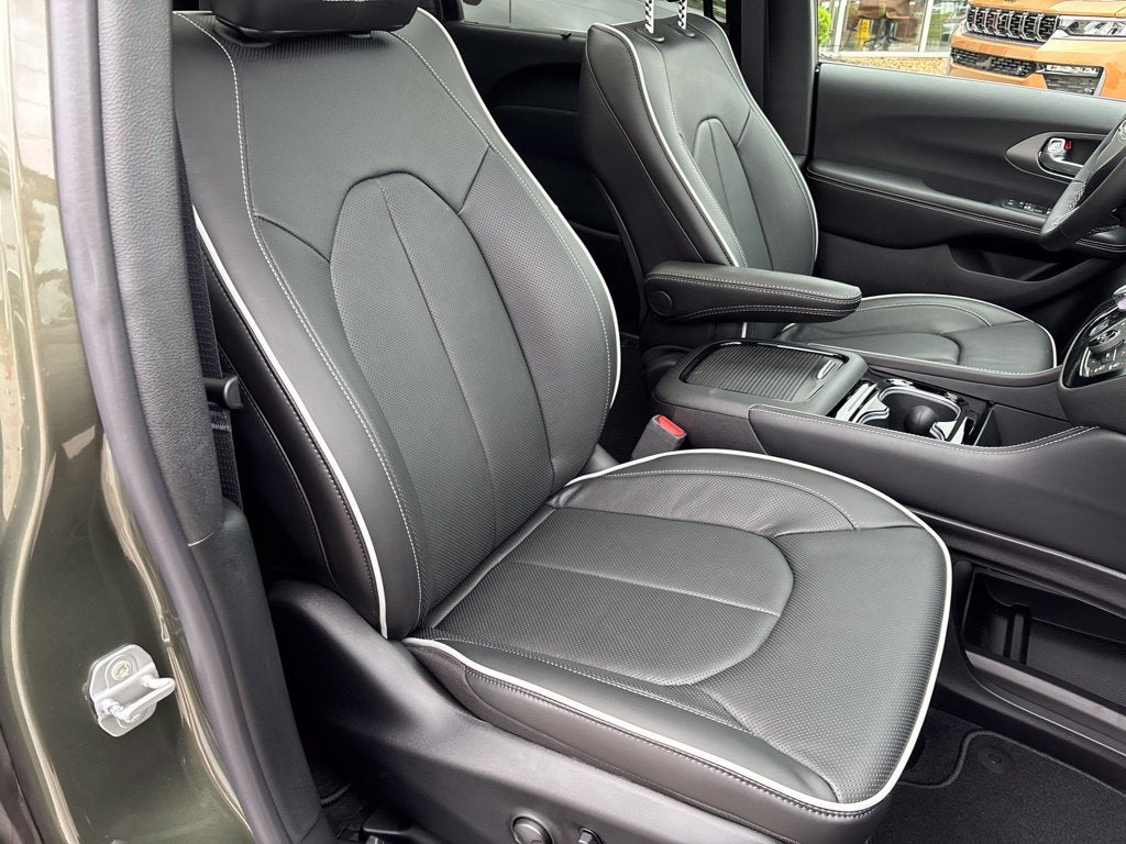2027 Chrysler Pacifica Limited