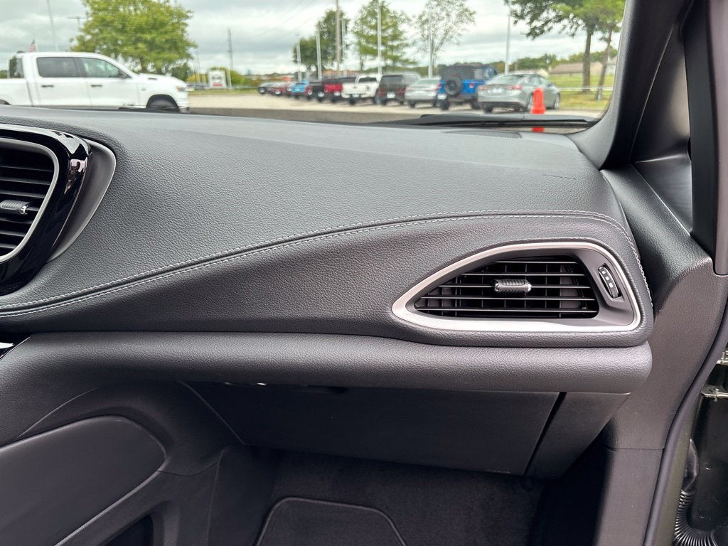 2027 Chrysler Pacifica Limited