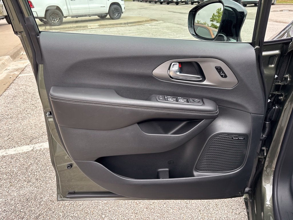 2027 Chrysler Pacifica Limited
