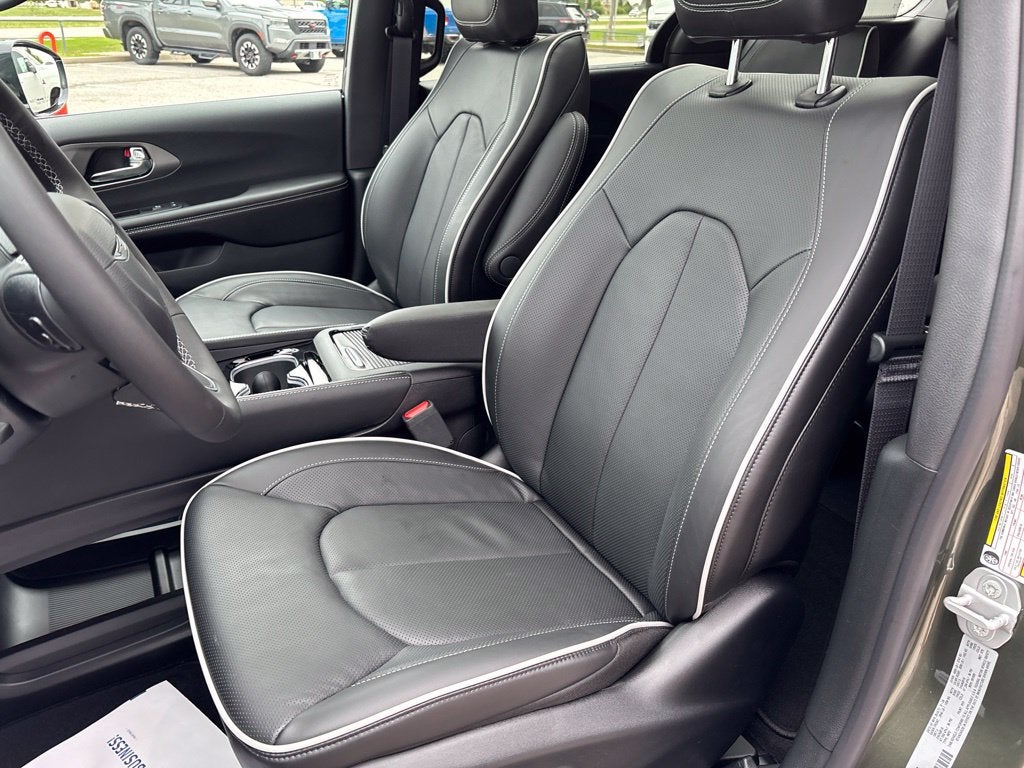 2027 Chrysler Pacifica Limited