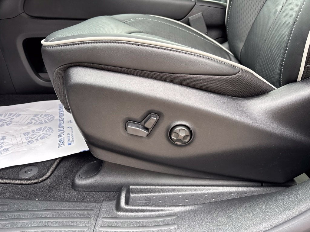 2027 Chrysler Pacifica Limited