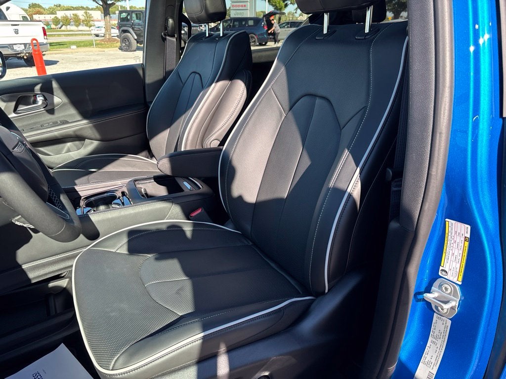 2027 Chrysler Pacifica PACIFICA LIMITED