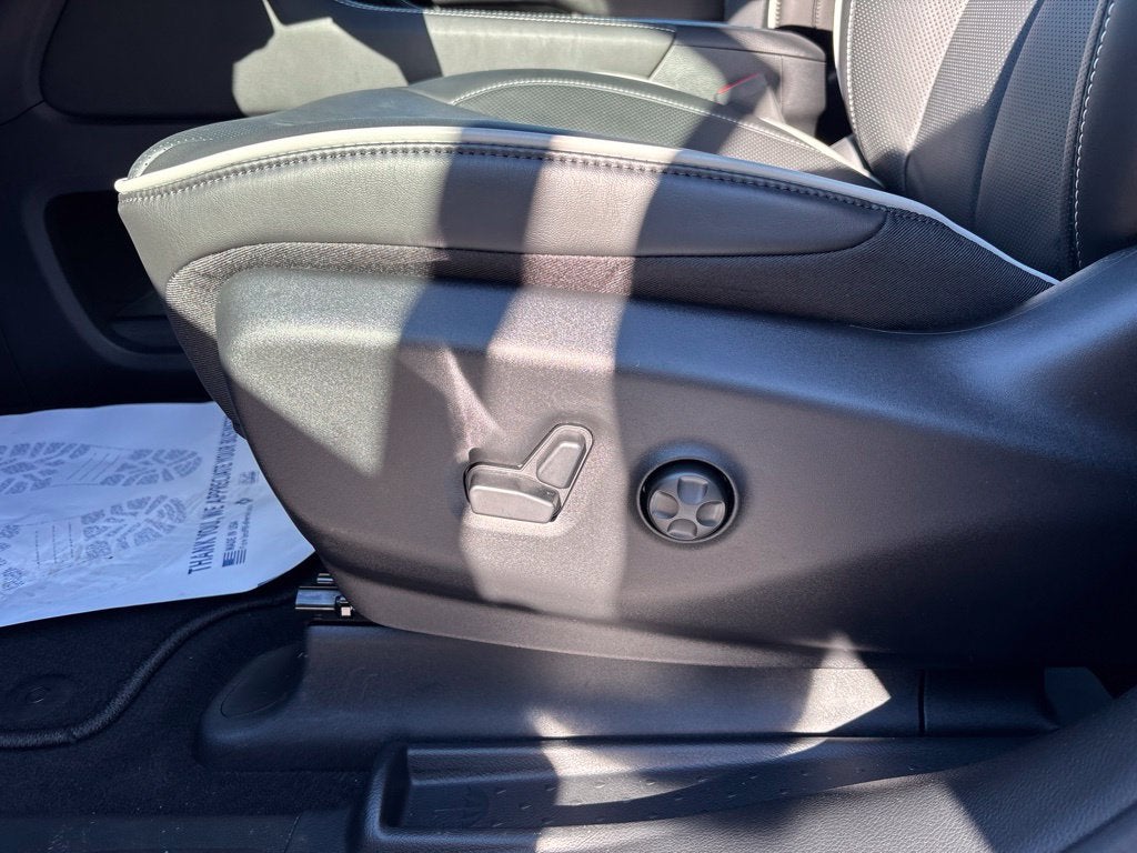 2027 Chrysler Pacifica PACIFICA LIMITED