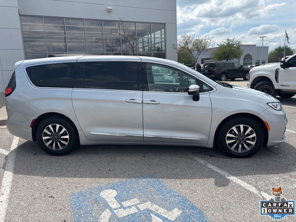 2023 Chrysler Pacifica Hybrid Limited