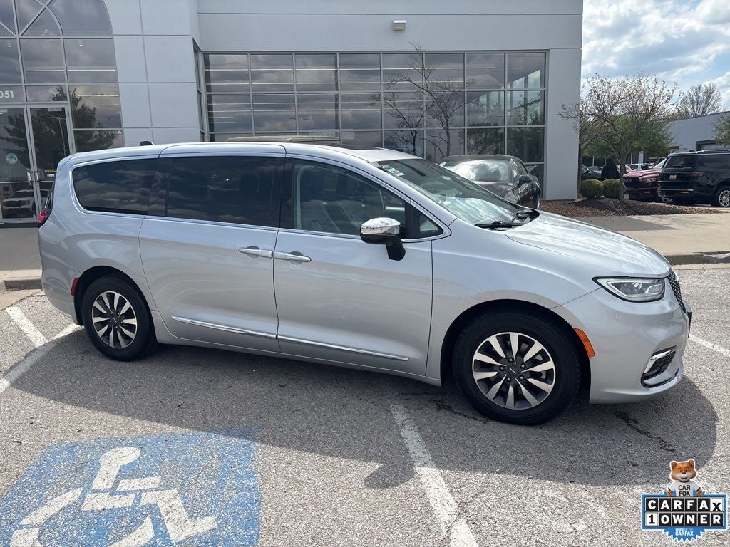 2023 Chrysler Pacifica Hybrid Limited