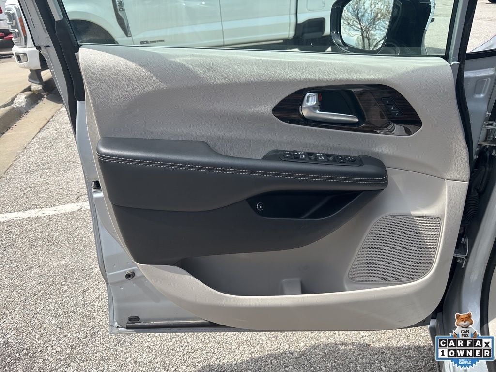 2023 Chrysler Pacifica Hybrid Limited