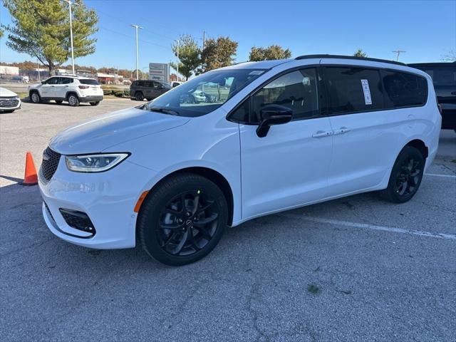 2026 Chrysler Pacifica PACIFICA SELECT AWD
