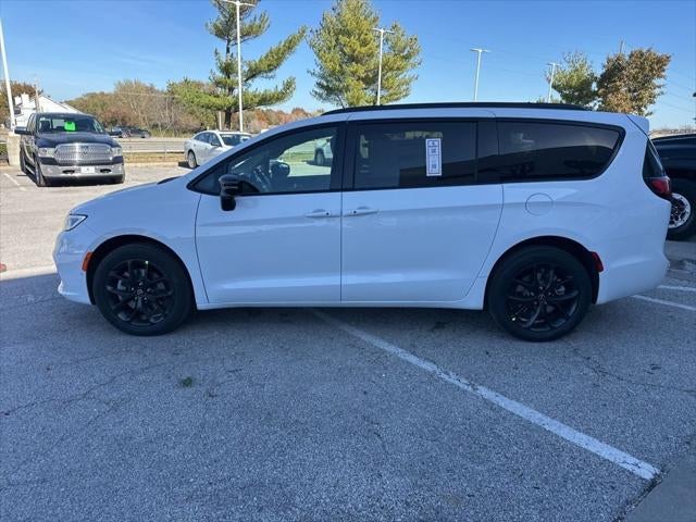 2026 Chrysler Pacifica PACIFICA SELECT AWD